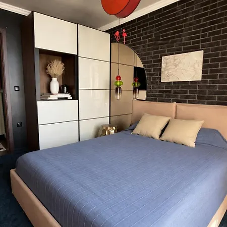 Park, Little Manhattan Apartment *